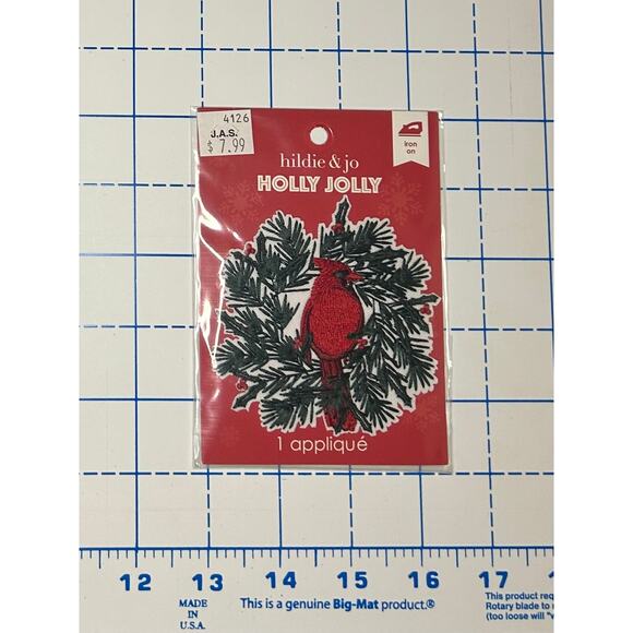 Iron On Patch - Christmas Wreath with Cardinal - Picture 1 of 2